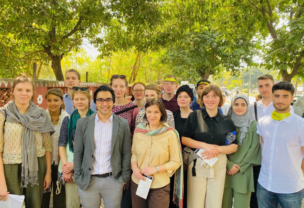 DR.SAMEER WITH A DELEGATION OF GERMAN STUDENTS AT THE GIANT LUNGS BILLBOARD